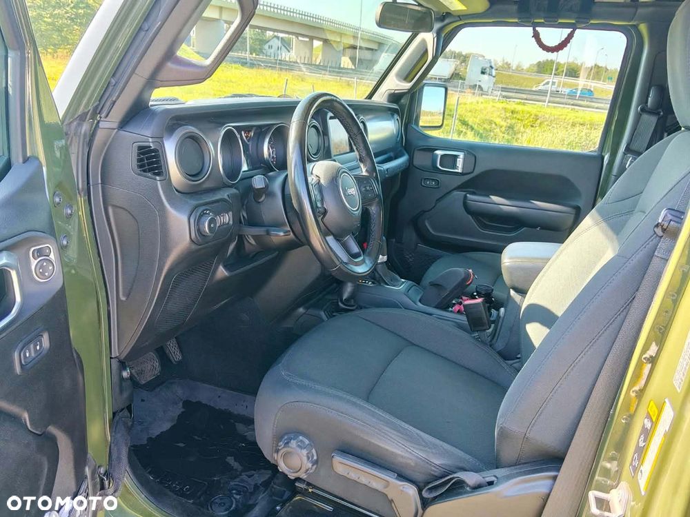 Jeep Wrangler - 11