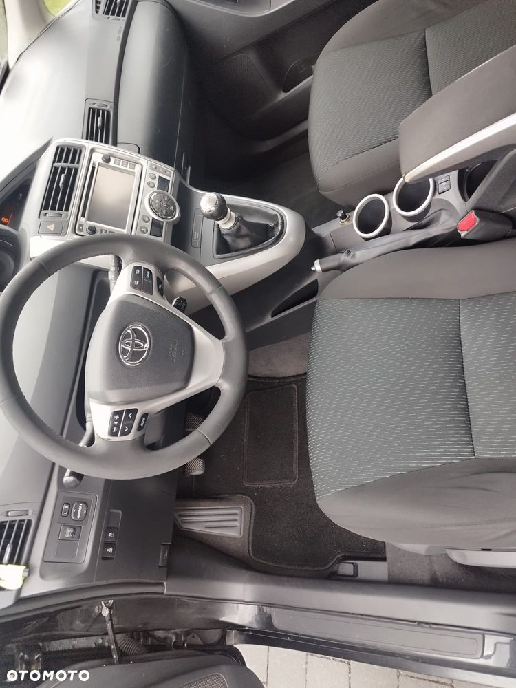 Toyota Verso - 35