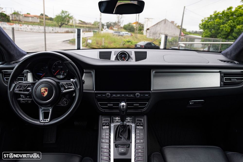 Porsche Macan Turbo - 33