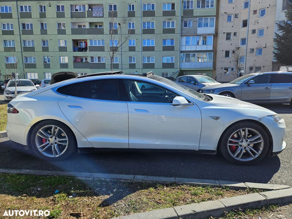 Tesla Model S - 15