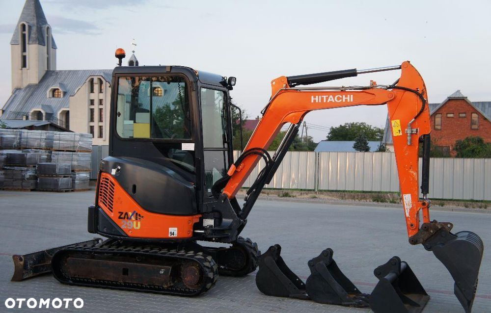 Hitachi Hitachi ZX29U-3  z lyzkami, Minikoparka , ROKU 2013 - 3
