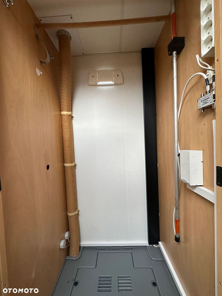 Burstner 500 VENTANA z napędem i markizą kasetową THULE. - 18