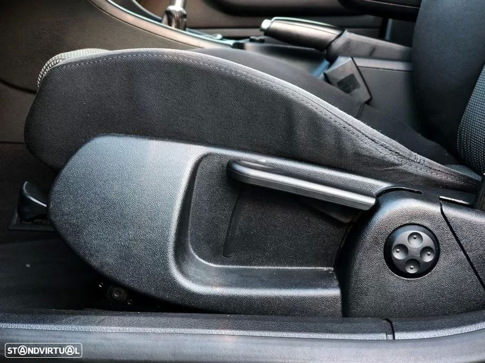 Audi A4 2.0 TDI S-line - 30