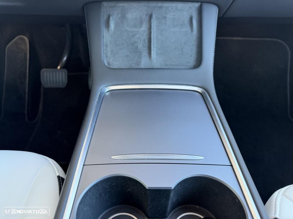 Tesla Model Y Long Range Dual Motor AWD - 29