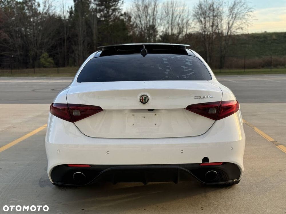 Alfa Romeo Giulia - 13