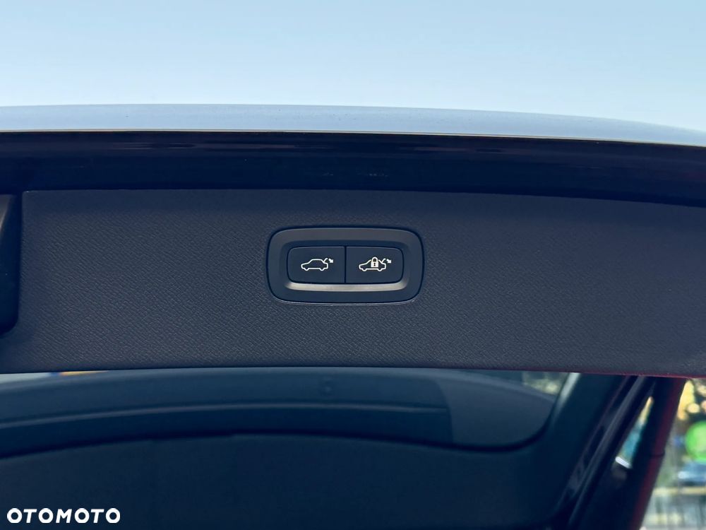 Volvo XC 90 T8 AWD Plug-In Hybrid Ultimate Dark 7os - 23
