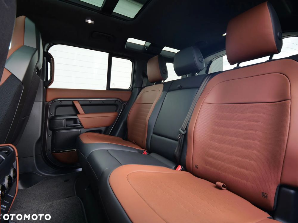 Land Rover Defender - 34