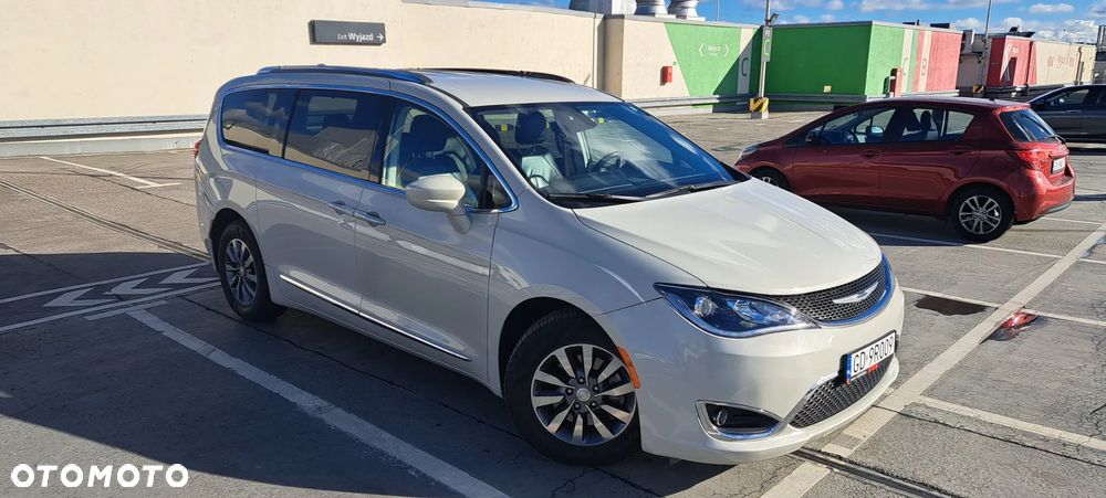 Chrysler Pacifica - 9