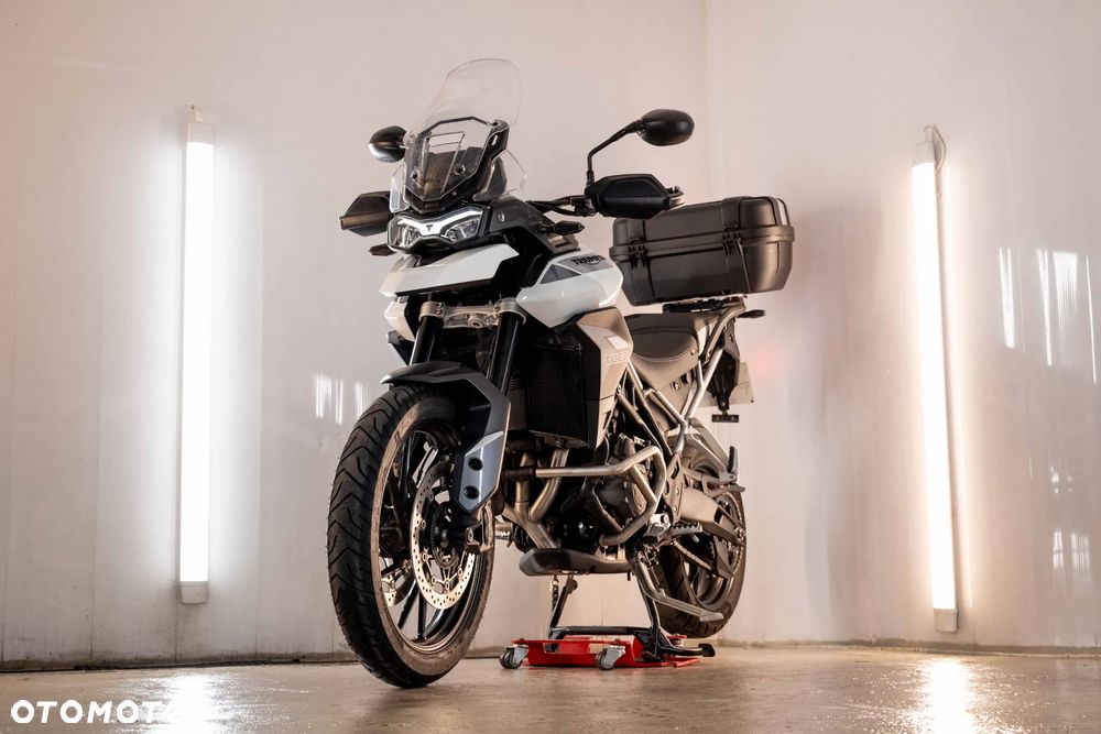 Triumph Tiger - 1