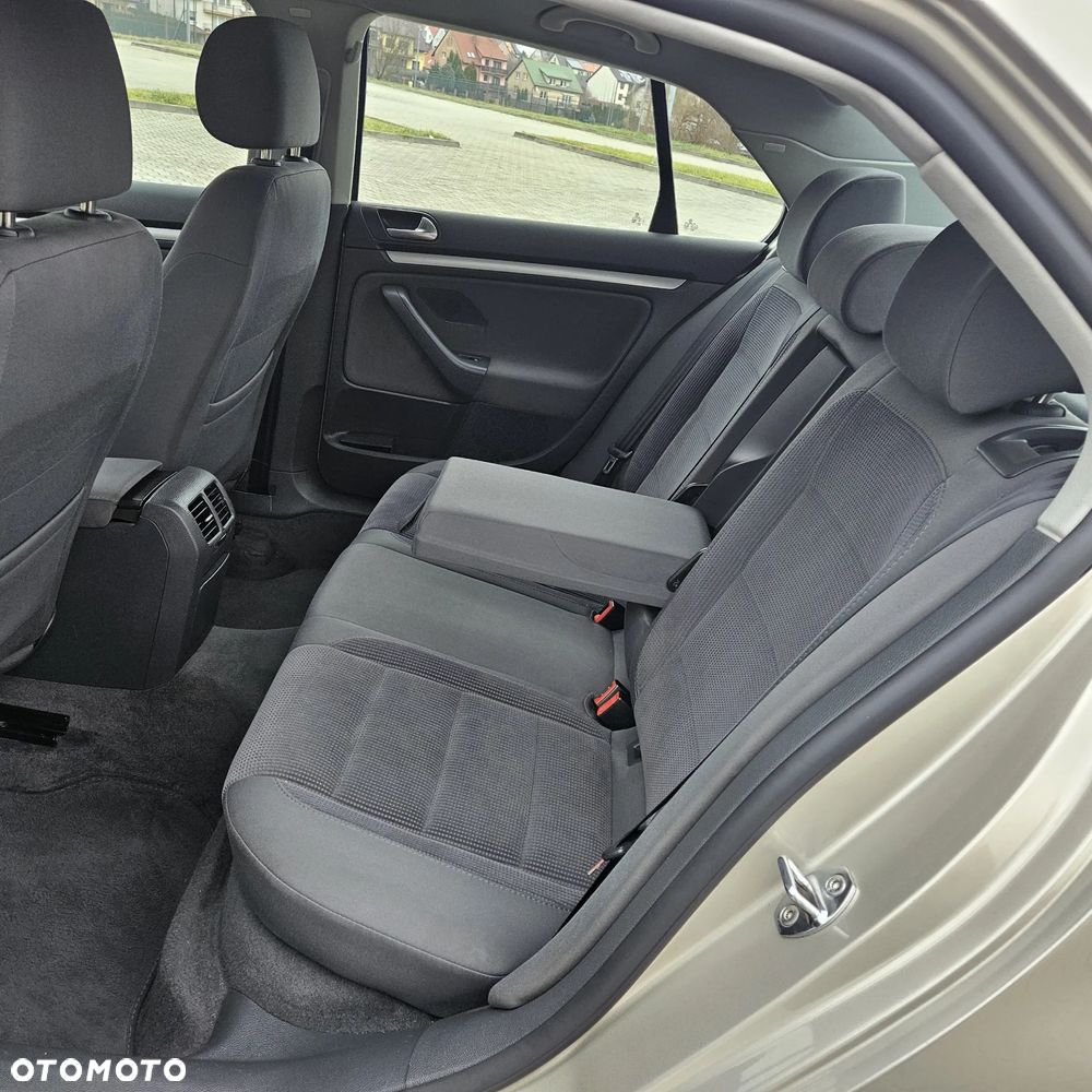 Volkswagen Jetta 1.9 TDI United - 22