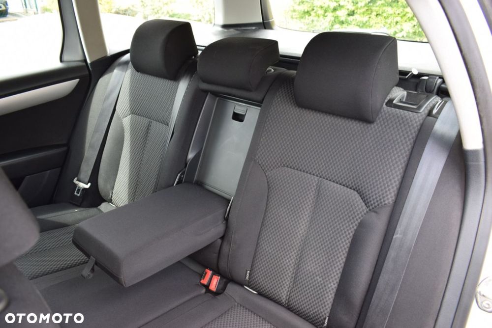 Volkswagen Passat - 21