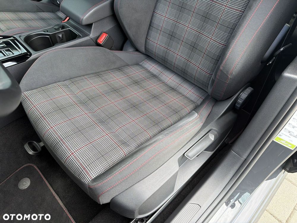 Volkswagen Golf - 11