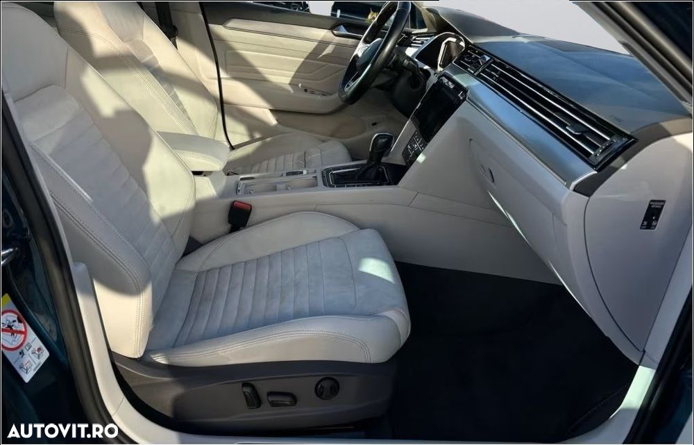 Volkswagen Passat Variant 2.0 TDI SCR DSG 4Motion Elegance - 15