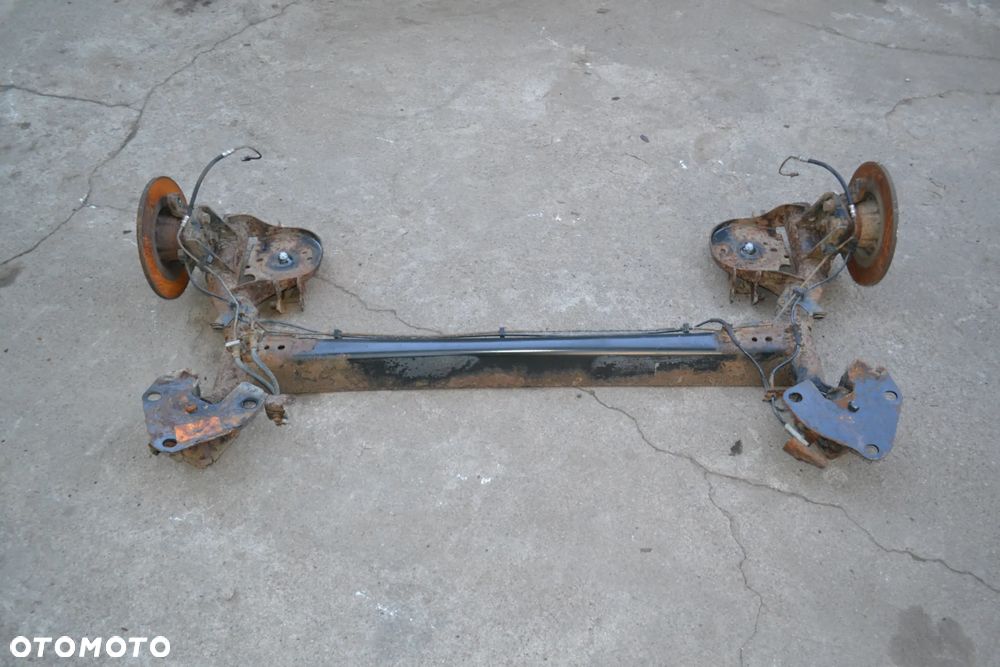 MERCEDES W415 CITAN KANGOO SANKI ZAWIESZENIA BELKA TYŁ TYLNA POMORSKIE - 1