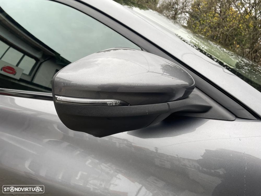 Ford Mustang Mach-E Standard - 19