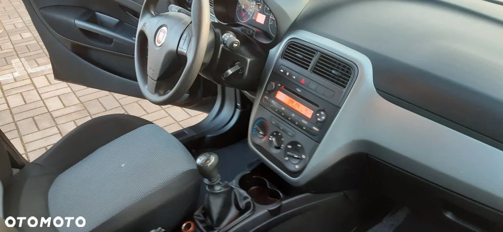 Fiat Grande Punto Actual 1.2 8V Estiva - 22