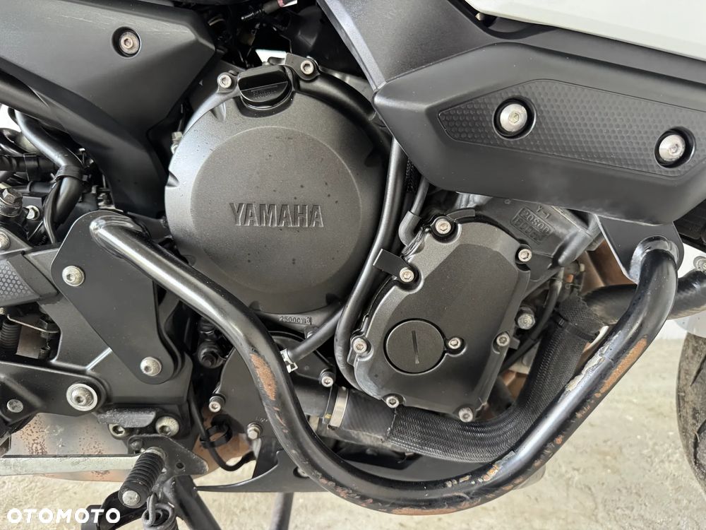 Yamaha XJ - 6