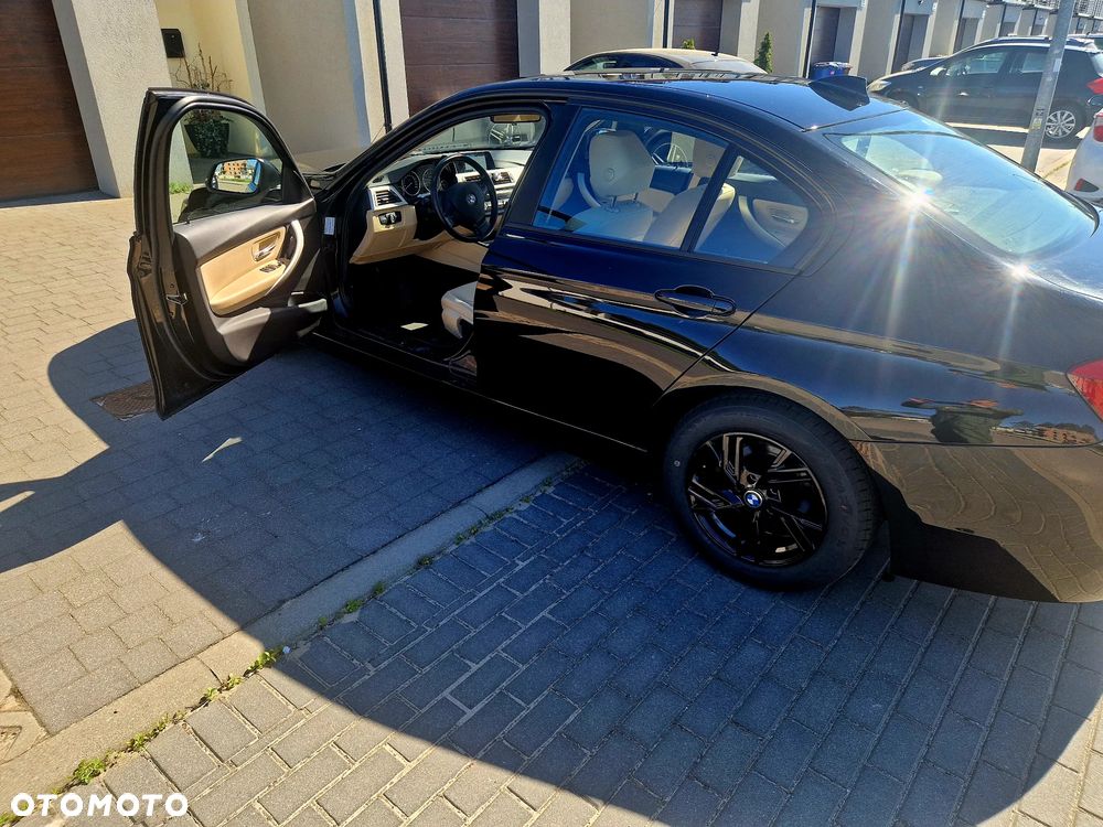 BMW Seria 3 318i - 3