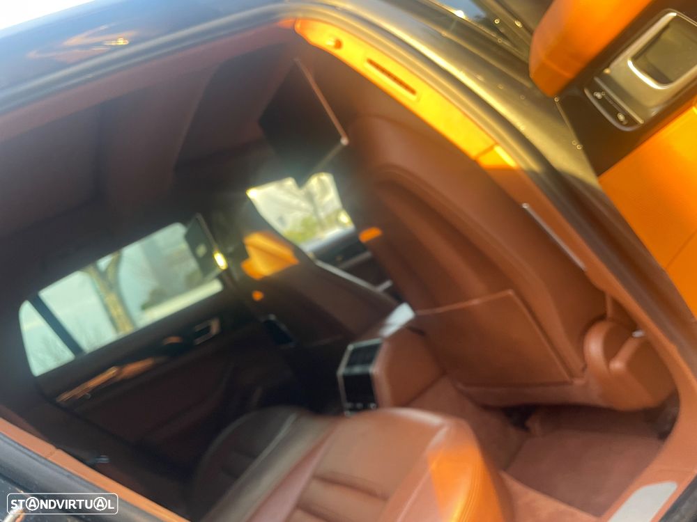 Porsche Panamera Sport Turismo 4 E-Hybrid 10 Years Edition - 19