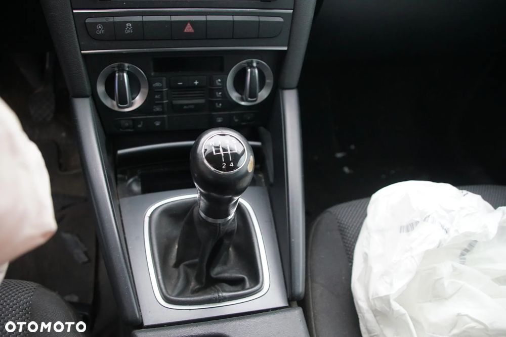 Auto na części - Audi A3 8P Lift 1.6 TDI 105 KM CAYC LUB LY9C 2013R Silnik Skrzynia Drzwi Maska Błotnik Zderzak Klapa Lampa Lusterko Klamka Szyba Deska Kokpit Sterownik Moduł Czujnik Licznik Panel Kierownica - 15