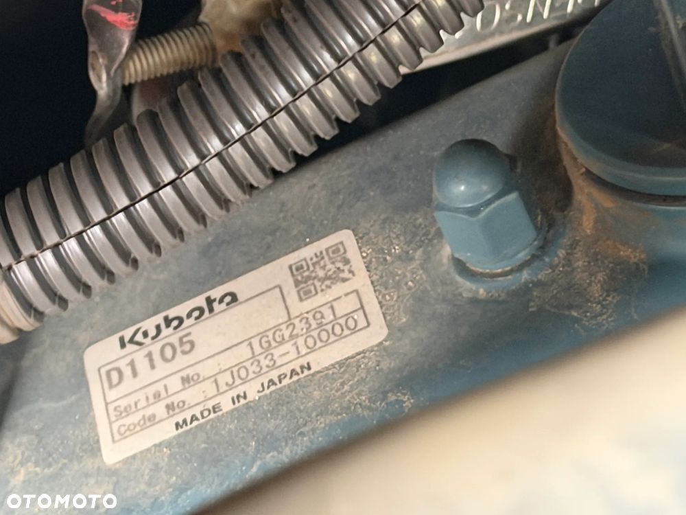 Kubota U27 Minikoparka koparka gąsienicowa 2.8 tony. jak Nówka sztuka z salonu! 2017 rok. 2200mtg. Przywieziona z Gospodarstwa Norweskiego! Zadbana Maszyna ani deka luzów i wycieków. Aktualna Dekra dokumentacja BMWT! Szybkozłącze Hydrauliczne. Szybka wolna jazda.Zamki na tłokach. Wersja Norweska!! OKAZJA - 17