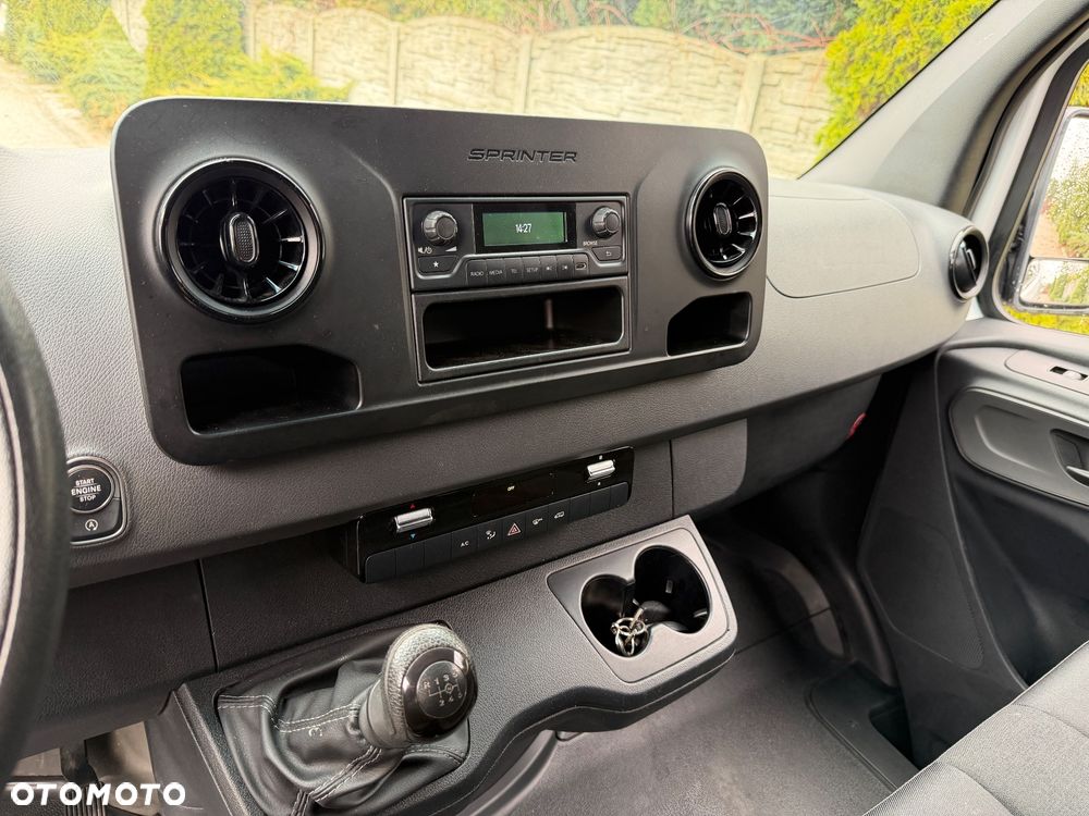 Mercedes-Benz Sprinter 907 - 26