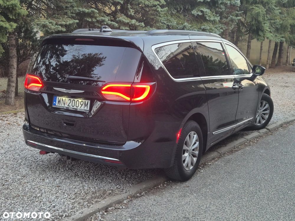 Chrysler Pacifica - 10