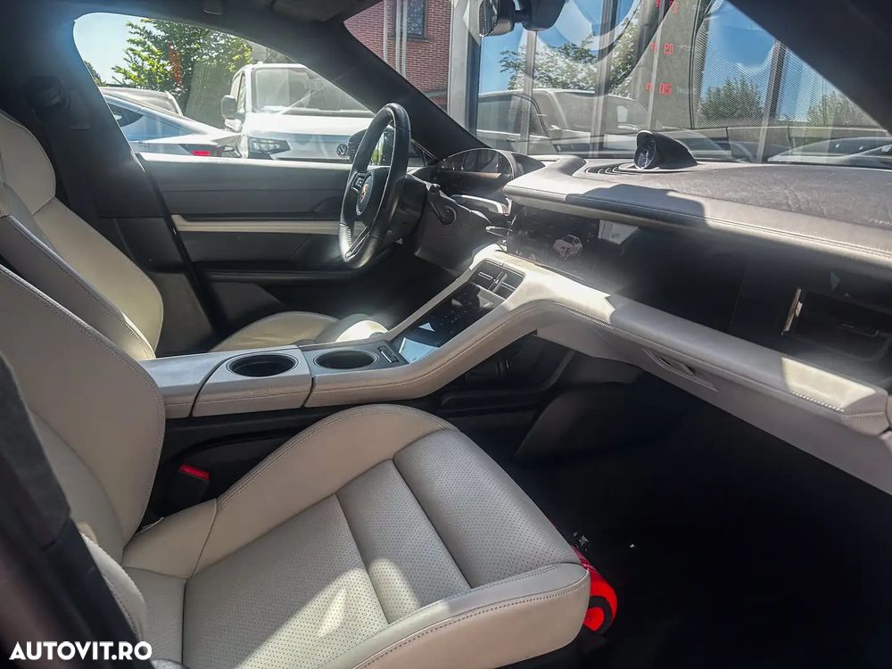 Porsche Taycan Turbo - 2