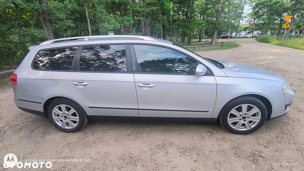 Volkswagen Passat 1.9 TDI DPF Highline - 4