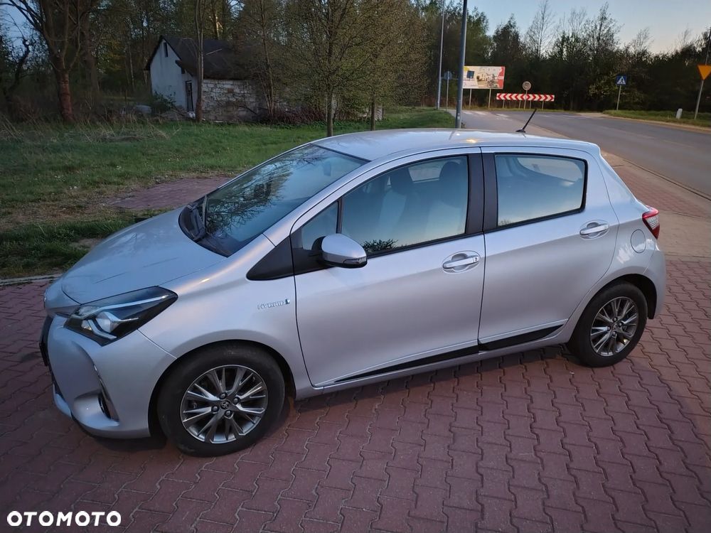 Toyota Yaris Hybrid 100 Premium EU6 - 3