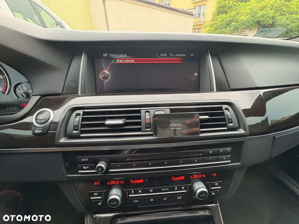BMW Seria 5 525d xDrive - 30