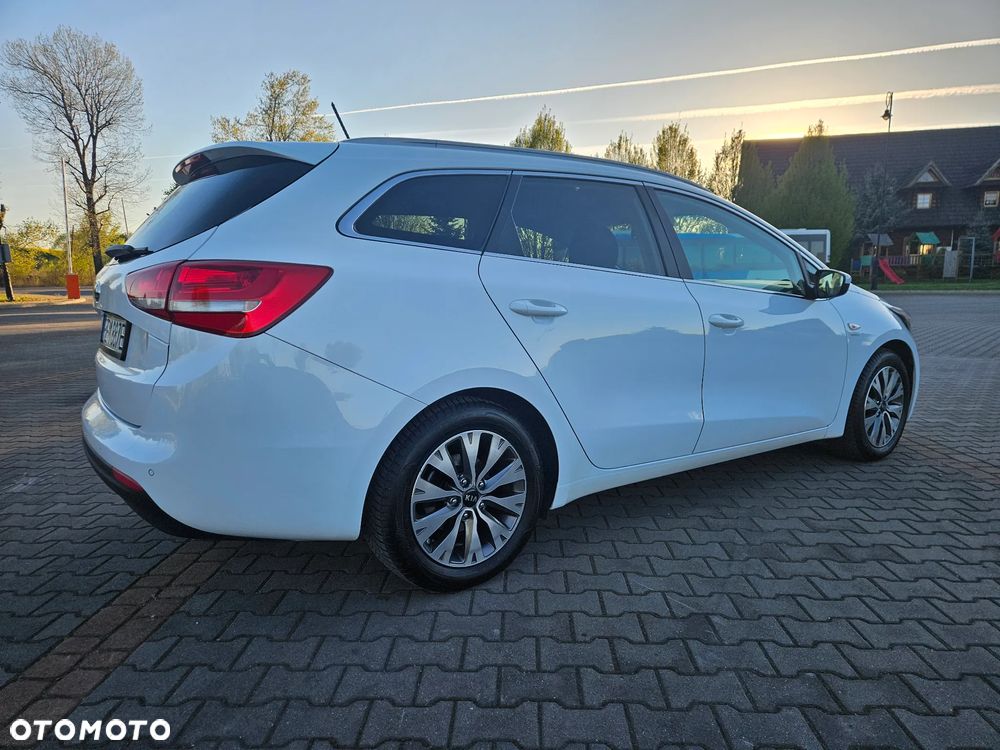 Kia Ceed 1.6 CRDi 136 ISG Dream-Team Edition - 13