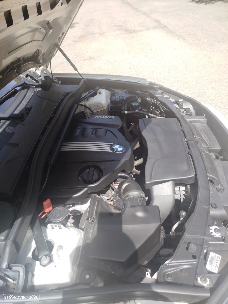 BMW X1 18 d sDrive Auto Line Sport - 6