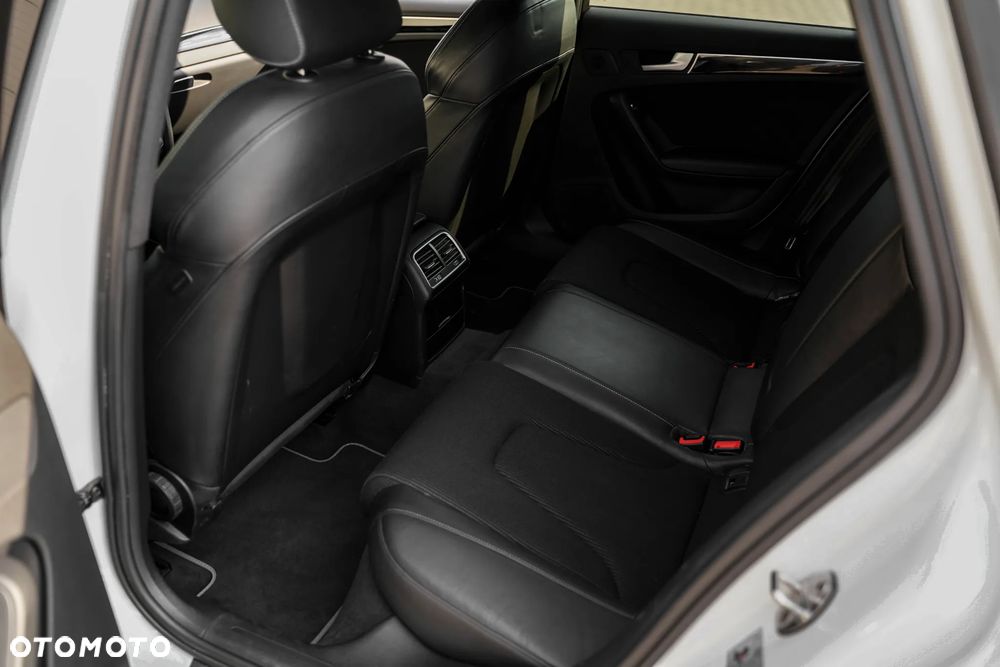 Audi A4 Avant 2.0 TDI Quattro Design S tronic - 23