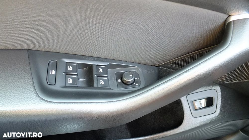 Volkswagen Passat Variant 2.0 TDI SCR DSG BlueMotion Comfortline - 17