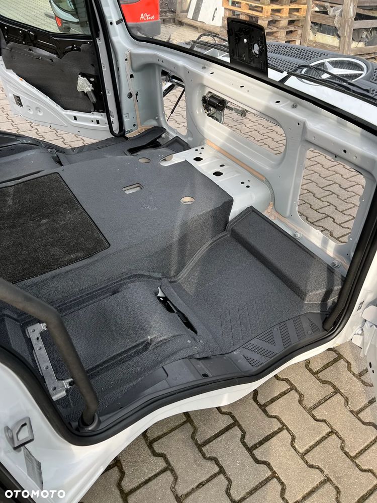Kabina Mercedes Actros MP4, Antos - 7