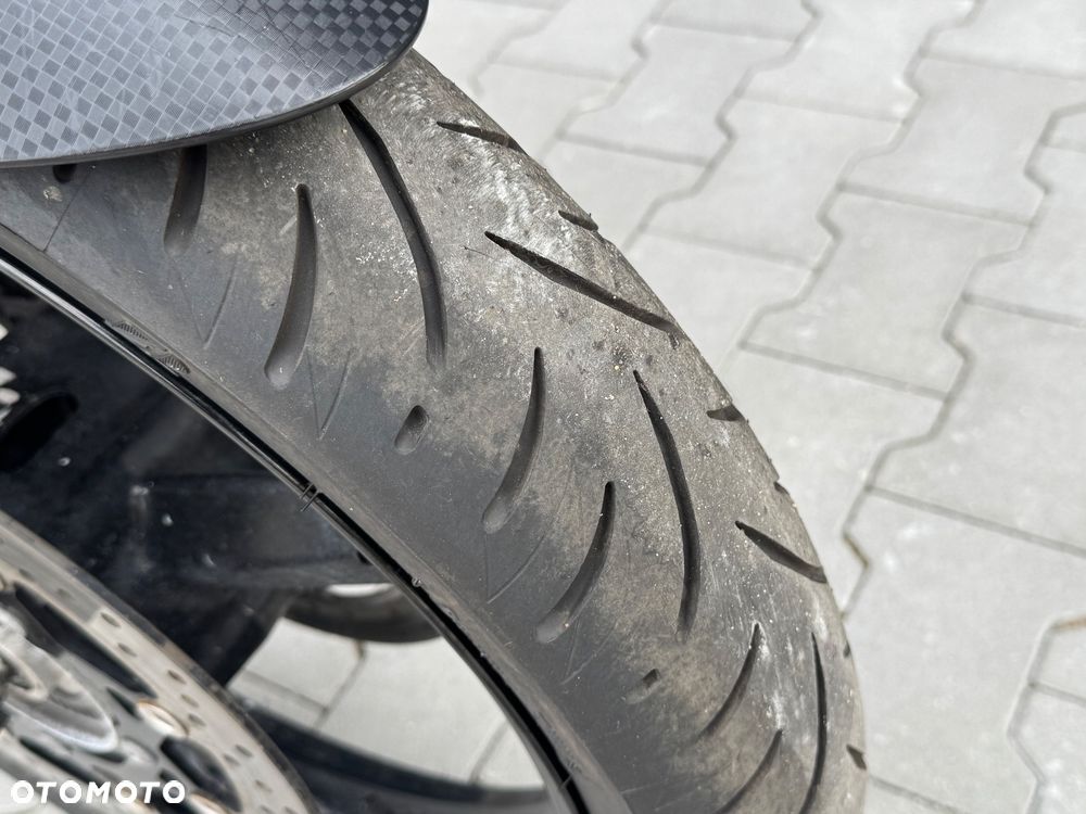 Suzuki V-STROM - 10
