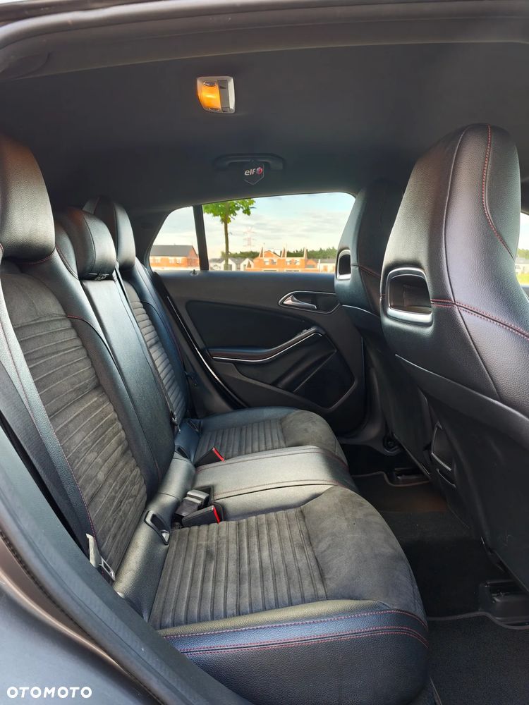 Mercedes-Benz CLA 180 7G-DCT AMG Line - 29