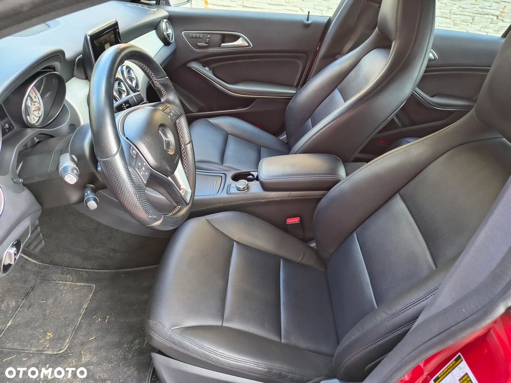 Mercedes-Benz CLA 250 4Matic 7G-DCT Sport - 16
