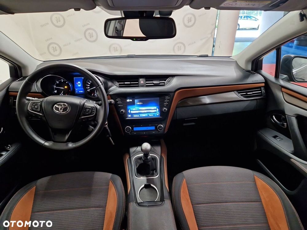Toyota Avensis 2.0 D-4D Premium - 4