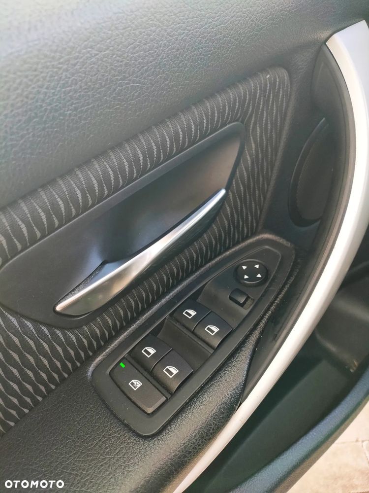 BMW Seria 3 320d Efficient Dynamics Edition - 6