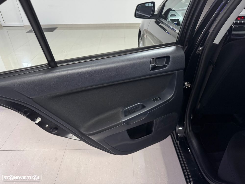 Mitsubishi Lancer Sportback 1.6 Invite Black Edition ClearTec - 31