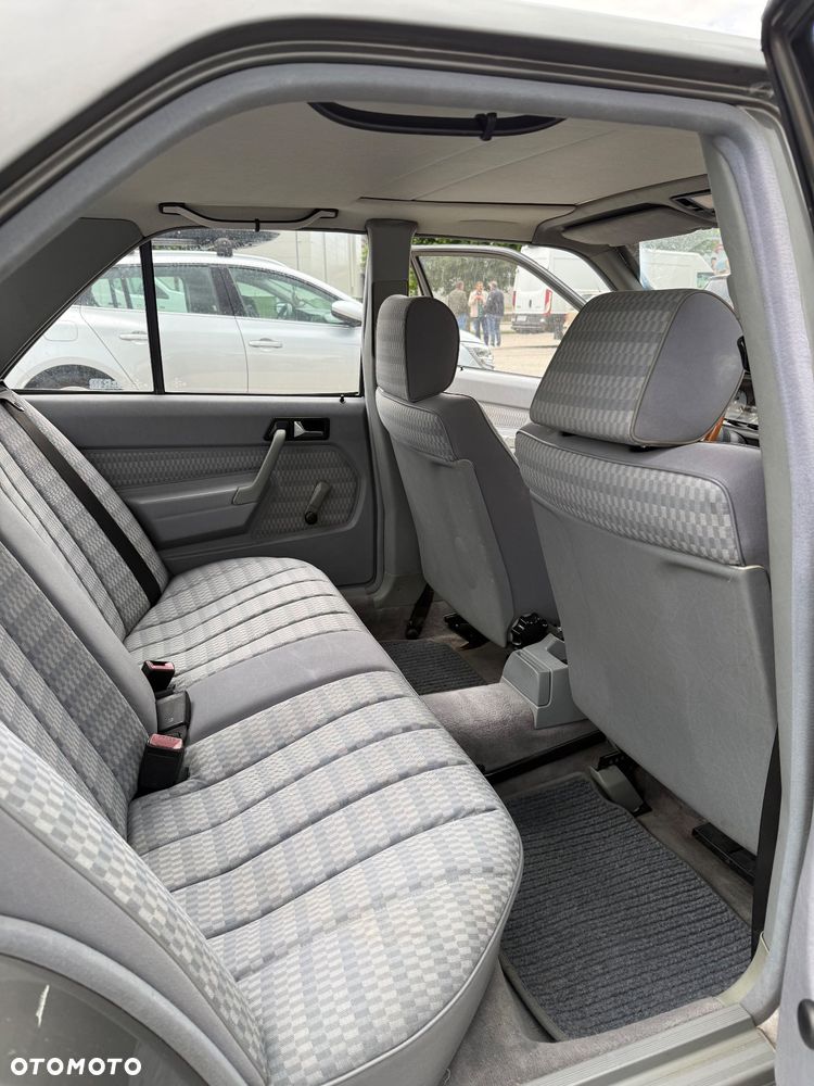 Mercedes-Benz W201 (190) - 14