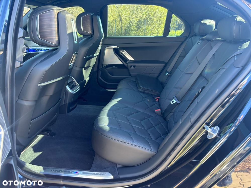 BMW Seria 7 - 11