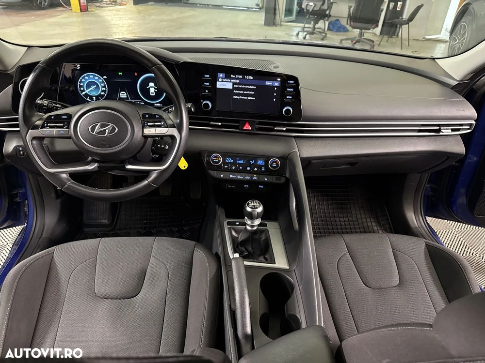 Hyundai Elantra - 10