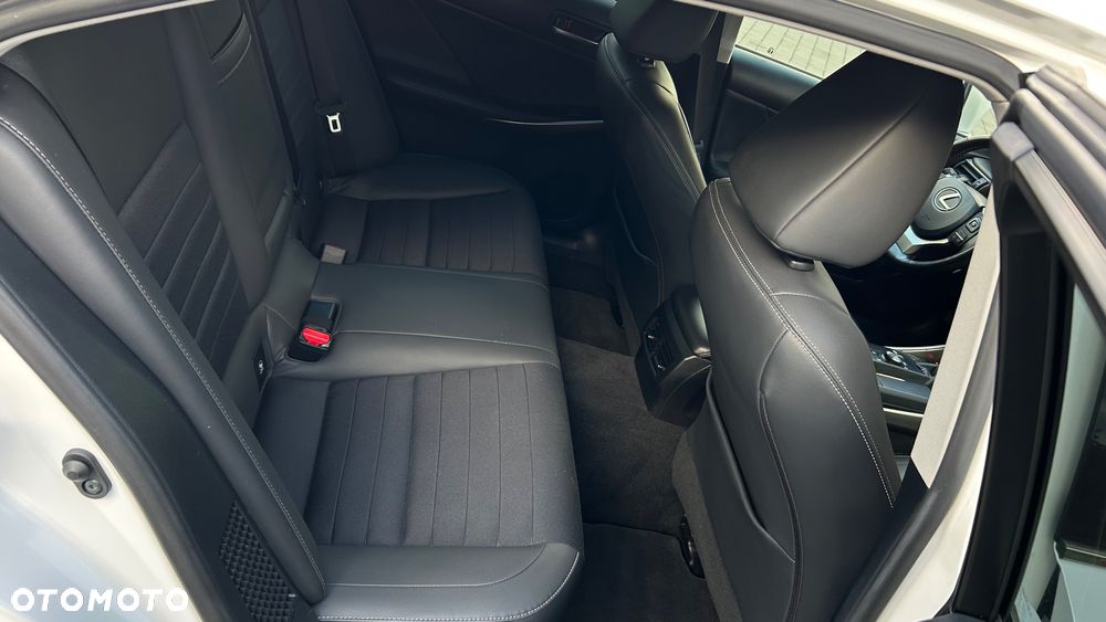Lexus IS F SPORT - 28