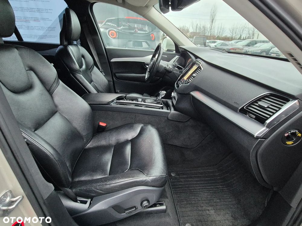 Volvo XC 90 D5 AWD Geartronic Momentum - 31