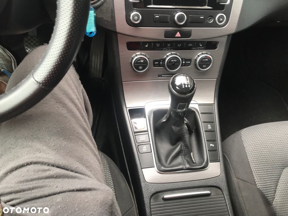 Volkswagen Passat - 25