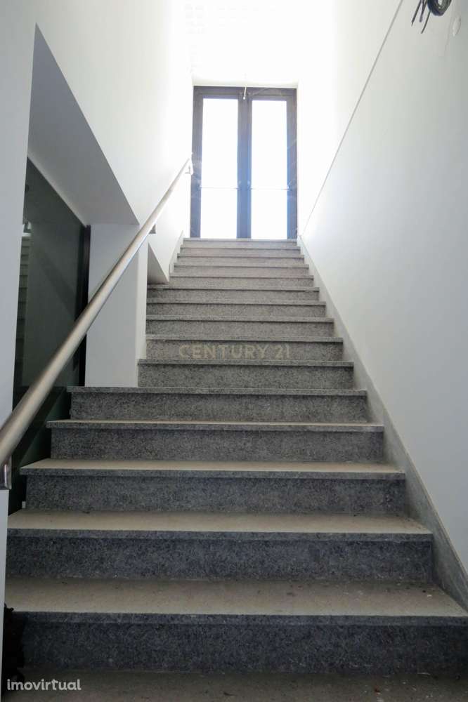 Bar no centro de Monchique, Largo 5 de Outubro - Grande imagem: 2/7