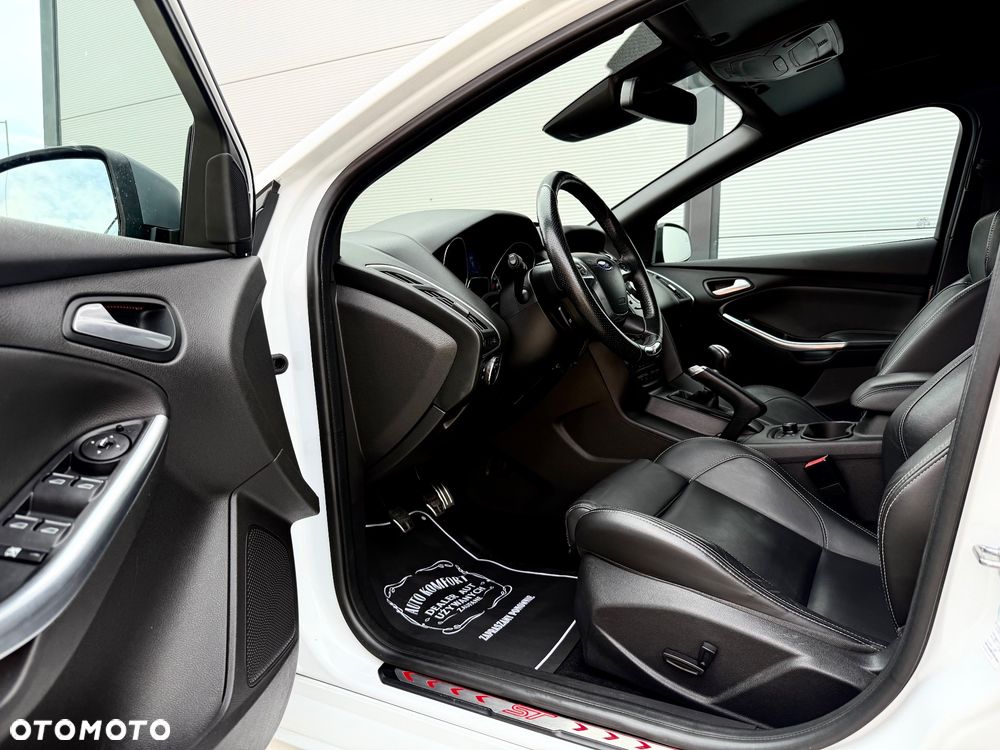 Ford Focus 2.0 EcoBoost ST mit Leder-Sport-Paket - 21